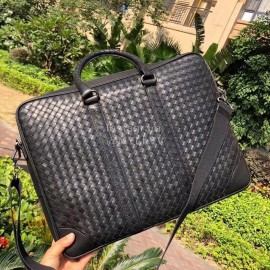 Bottega Veneta Simple Woven Cowhide Business Leisure Handbag For Men 194668
