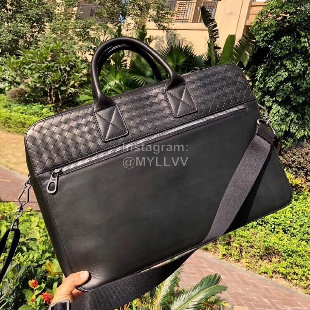 Bottega Veneta Simple Woven Cowhide Business Leisure Handbag For Men 407555