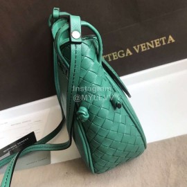 Bottega Veneta Fashionable Lambskin Woven Messenger Bag For Women Green