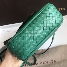 Bottega Veneta Fashionable Lambskin Woven Messenger Bag For Women Green
