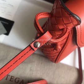 Bottega Veneta Fashionable Lambskin Woven Messenger Bag For Women Red