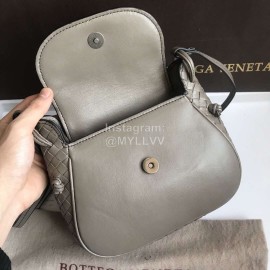 Bottega Veneta Fashionable Lambskin Woven Messenger Bag For Women Gray