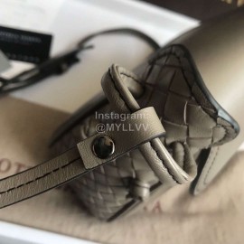 Bottega Veneta Fashionable Lambskin Woven Messenger Bag For Women Gray