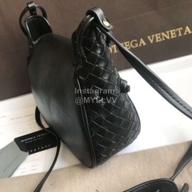 Bottega Veneta Fashionable Lambskin Woven Messenger Bag For Women Black