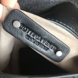 Bottega Veneta Fashionable Lambskin Woven Messenger Bag For Women Black