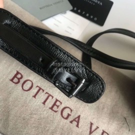 Bottega Veneta Fashionable Lambskin Woven Messenger Bag For Women Black