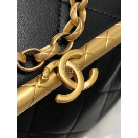 Chanel 2020 Kiss Lock Bag Lambskin Clip Chain Bag Medium As1886