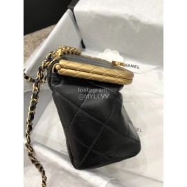Chanel 2020 Kiss Lock Bag Lambskin Clip Chain Bag Medium As1886
