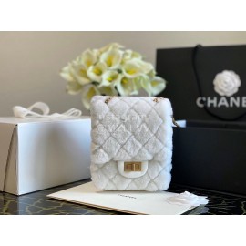 Chanel Autumn Winter New Chain Crossbody Mini Bag White