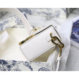 Dior 30 Montaigne Mini BoxCD Letter Leather Small Crossbody Bag White M9032