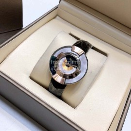 Fendi Fashion Diamond Dial Leather Strap Watch For Women