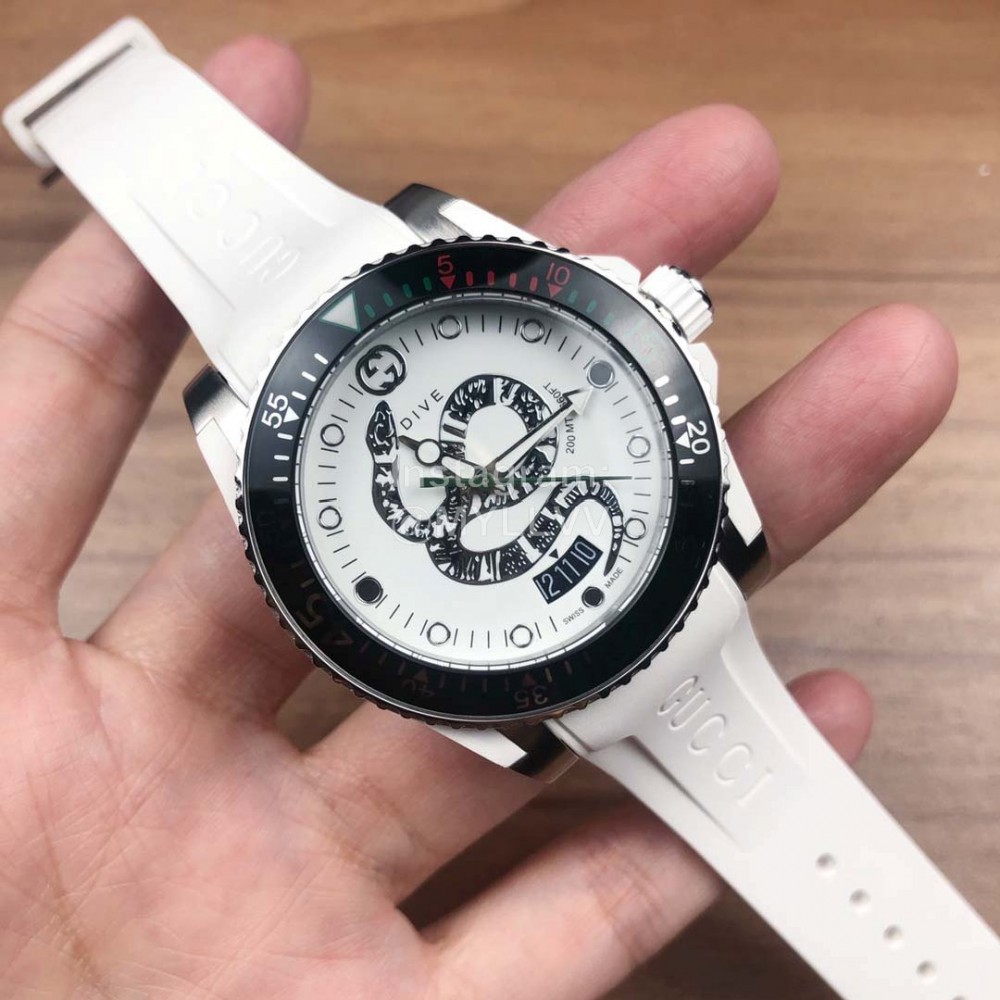 Gucci New Luminous Dial Neutral Diving Watch White