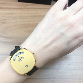 Gucci Arcuate Square Case Watch For Men And Women Black