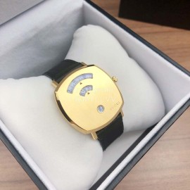 Gucci Arcuate Square Case Watch For Men And Women Black