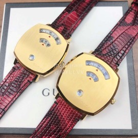 Gucci Arcuate Square Case Watch For Men And Women Red