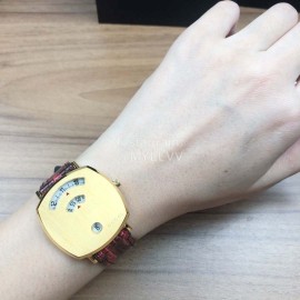 Gucci Arcuate Square Case Watch For Men And Women Red