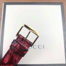Gucci Arcuate Square Case Watch For Men And Women Red