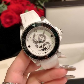 Gucci Dive Series White Rubber Strap Leisure Watch