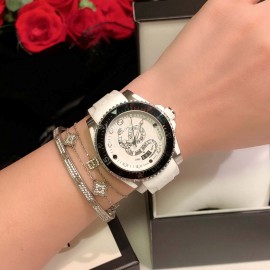 Gucci Dive Series White Rubber Strap Leisure Watch