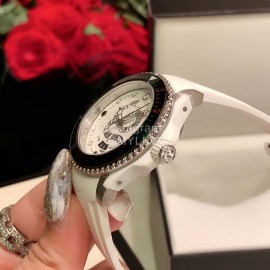 Gucci Dive Series White Rubber Strap Leisure Watch