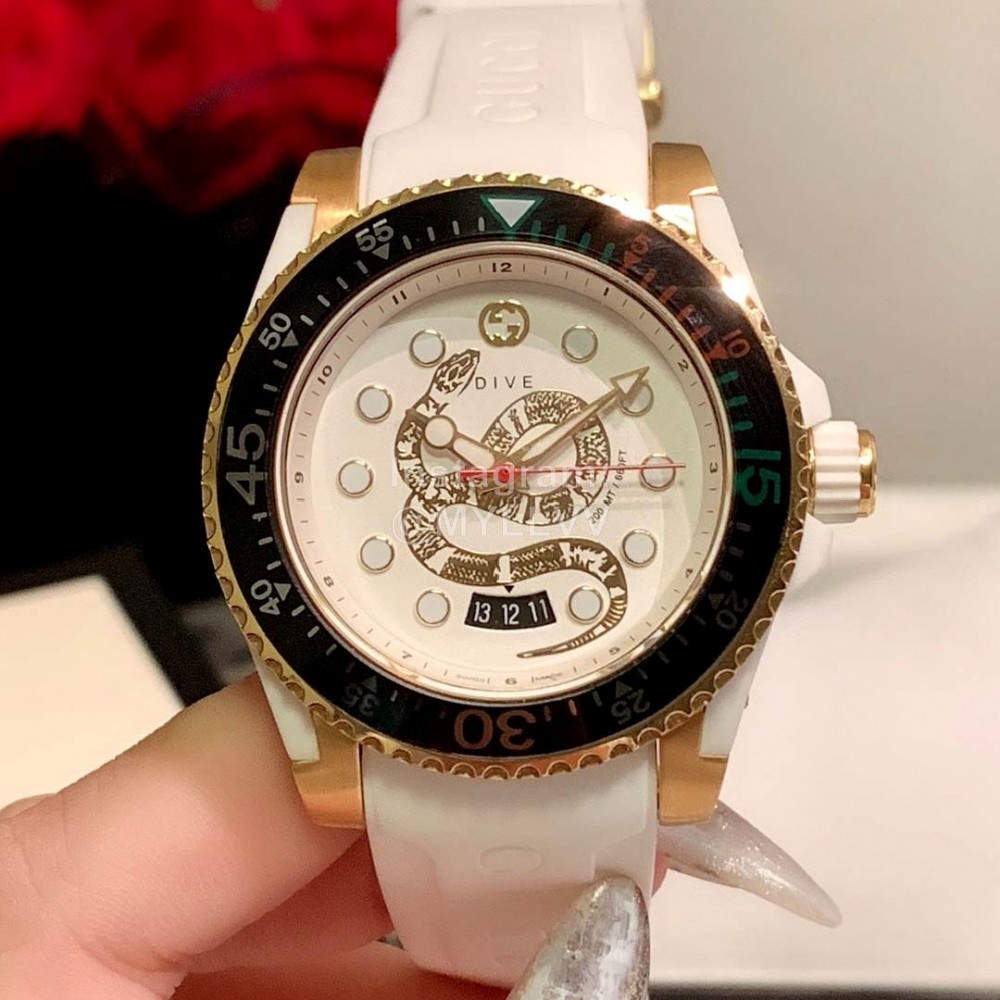 Gucci Dive Series Leisure White Rubber Strap Watch