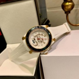 Gucci Dive Series Leisure White Rubber Strap Watch