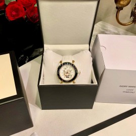 Gucci Dive Series Leisure White Rubber Strap Watch