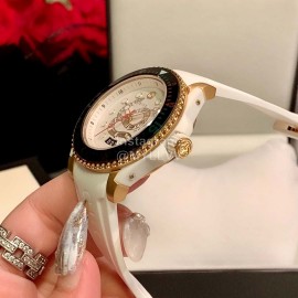 Gucci Dive Series Leisure White Rubber Strap Watch