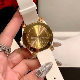 Gucci Dive Series Leisure White Rubber Strap Watch