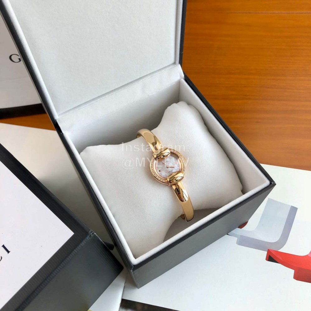 Gucci Sapphire Glass White Dial Bracelet Watch For Women