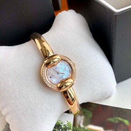Gucci Sapphire Glass White Dial Bracelet Watch For Women