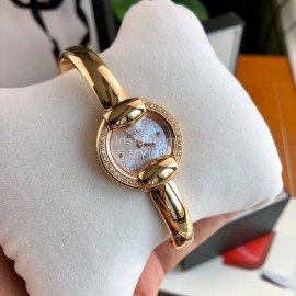 Gucci Sapphire Glass White Dial Bracelet Watch For Women