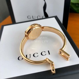 Gucci Sapphire Glass White Dial Bracelet Watch For Women