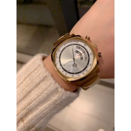 Gucci Grip Series Interlocking Double G Rubber Strap Watch White