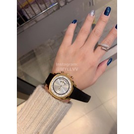 Gucci Grip Series Fashion Interlocking Double G Rubber Strap Watch