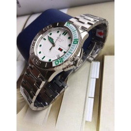 Gucci Sapphire Crystal 44mm Dial Quartz Watch Green