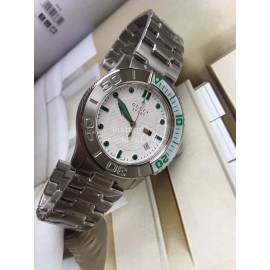 Gucci Sapphire Crystal 44mm Dial Quartz Watch Green