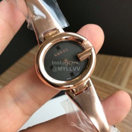 Gucci Fashion 28mm Dial Bracelet Watch For Women