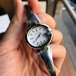 Gucci Fashion 28mm Dial Bracelet Watch For Women Silver
