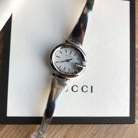 Gucci Fashion 28mm Dial Bracelet Watch For Women Silver