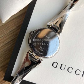 Gucci Fashion 28mm Dial Bracelet Watch For Women Silver