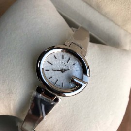 Gucci Fashion 28mm Dial Bracelet Watch For Women Silver