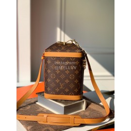 Louis Vuitton Cowhide Bottom With Presbyopia Chalk Shoulder Bag M44877