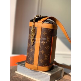 Louis Vuitton Cowhide Bottom With Presbyopia Chalk Shoulder Bag M44877