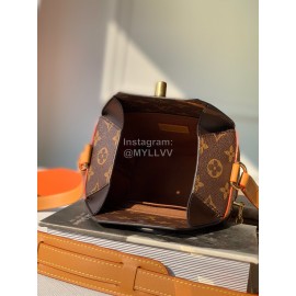 Louis Vuitton Cowhide Bottom With Presbyopia Chalk Shoulder Bag M44877