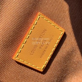 Louis Vuitton Cowhide Bottom With Presbyopia Chalk Shoulder Bag M44877