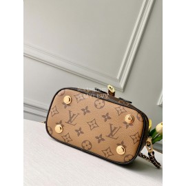 Lv Vanity Chain Crossbody Cosmetic Bag Coffee