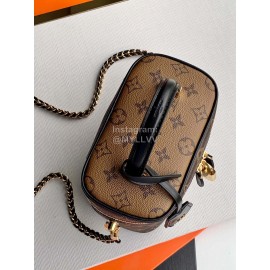 Lv Vanity Chain Crossbody Cosmetic Bag Coffee