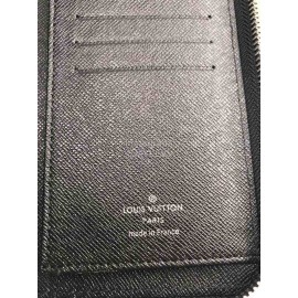 Louis Vuitton Exquisite Full Leather Zipper Long Wallet M32822