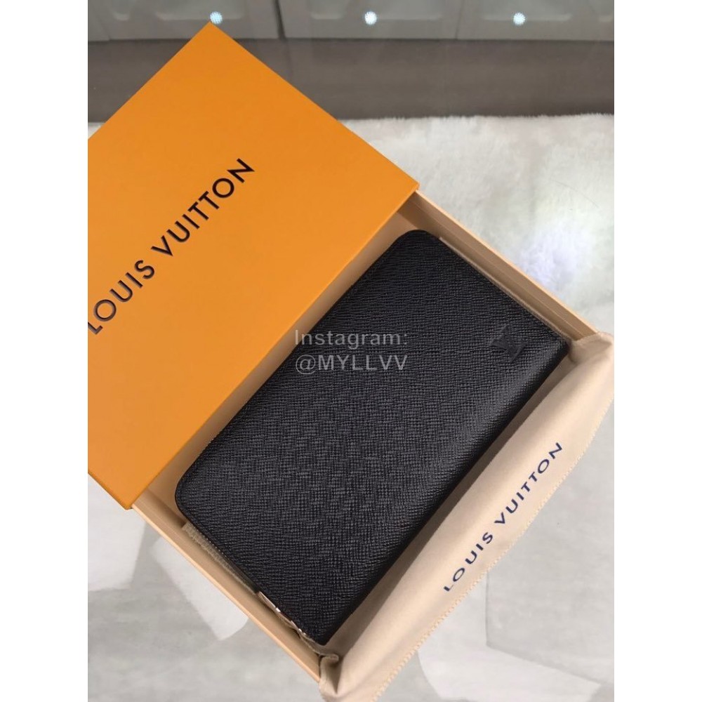 Louis Vuitton Elegant Leather Zipper Medium Wallet Black M30513